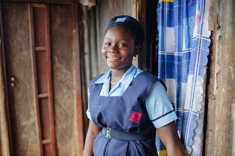 Ruth, eine von Mercy Ships betreute orthopädische Patientin, Blount-Krankheit